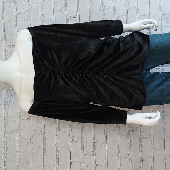 Torrid Shirred Front Black Stretch Velvet Off the Shoulder Top 2 2X NWT - Picture 3 of 8